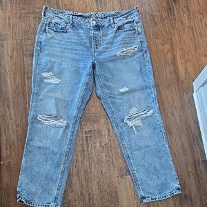 American Eagle Distressed Tomgirl Jeans - 16